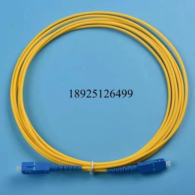 Wysokiej jakości producent bezpośredni kabel krosowy światłowodowy Typy interfejsów SC / LC, zakres długości 1,5 m-30 m LSZH
